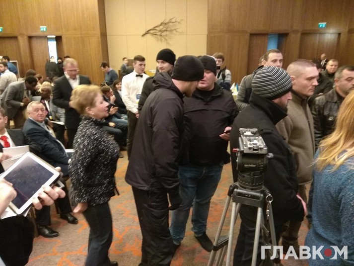 Невідомі зірвали скандальний «Форум нацменшин України»