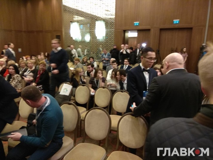 Невідомі зірвали скандальний «Форум нацменшин України»