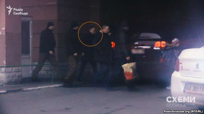 Бізнесмен Леонід Крючков біля Адміністрації президента dqxikeidqxidqrant