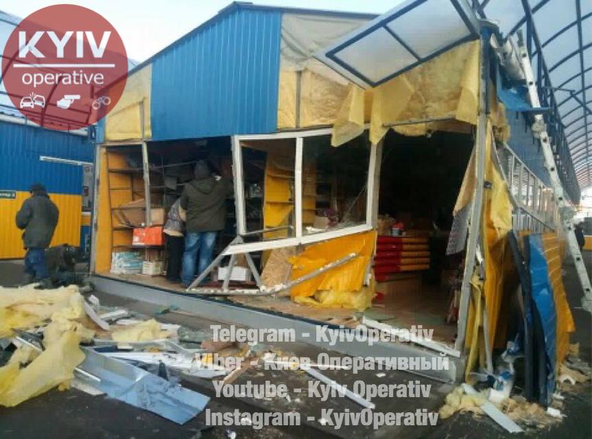 рынок, Дарница, Киев, ларьки, МАФы, снос рынка, снос ларьков, полиция, правоохранители, торговля, товар, продавцы dqxikeidqxidqeant