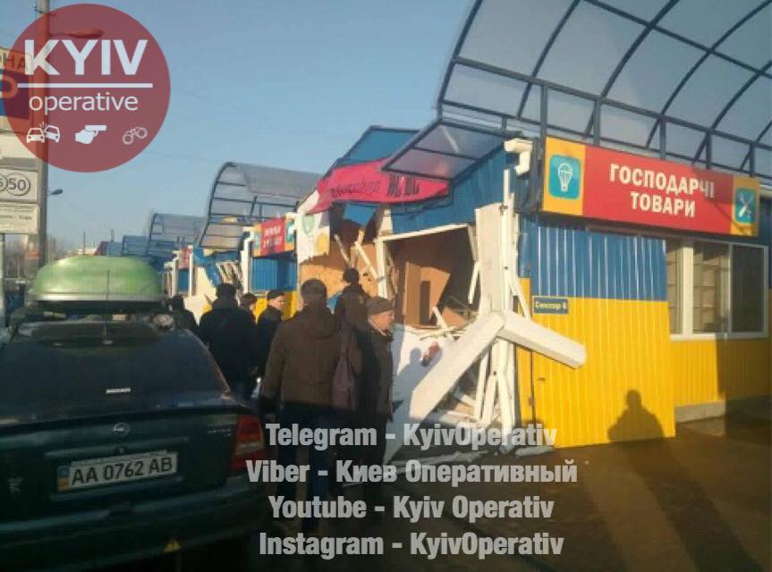 рынок, Дарница, Киев, ларьки, МАФы, снос рынка, снос ларьков, полиция, правоохранители, торговля, товар, продавцы