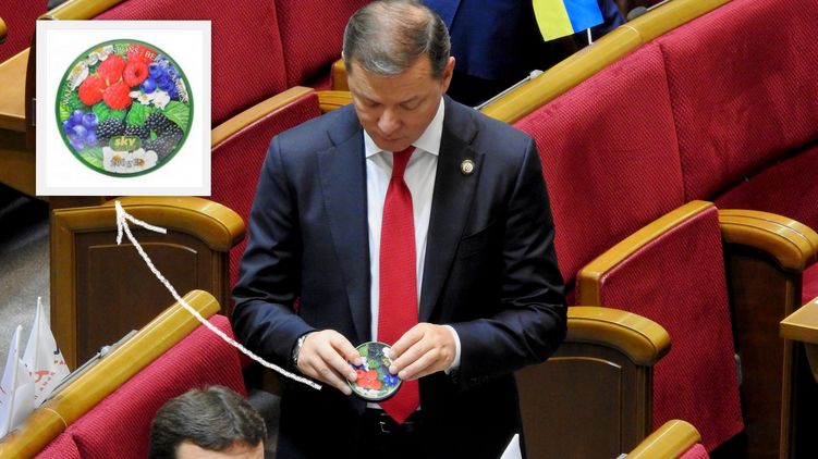 Ляшко в парламенте рассматривает леденцы, фото: Изым Каумбаев,