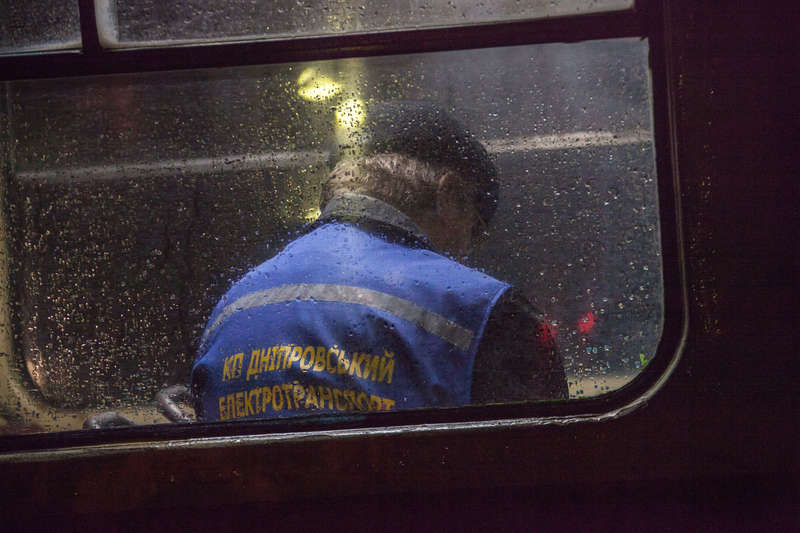 Сотрудники патрульной полиции опросили свидетелей происшествия Сотрудники патрульной полиции опросили свидетелей происшествия