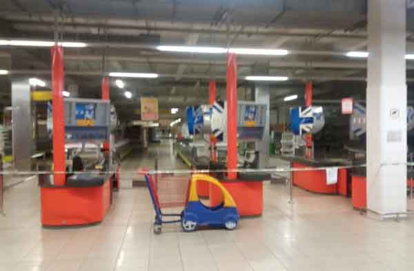 Донецк, упадок, оккупация, супермаркет Амстор, фото