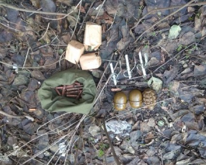 У Києві біля багатоповерхівки виявили сховище боєприпасів. ФОТО dqxikeidqxidqrant