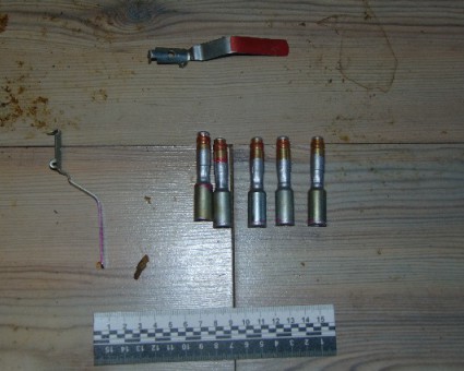 У Києві біля багатоповерхівки виявили сховище боєприпасів. ФОТО