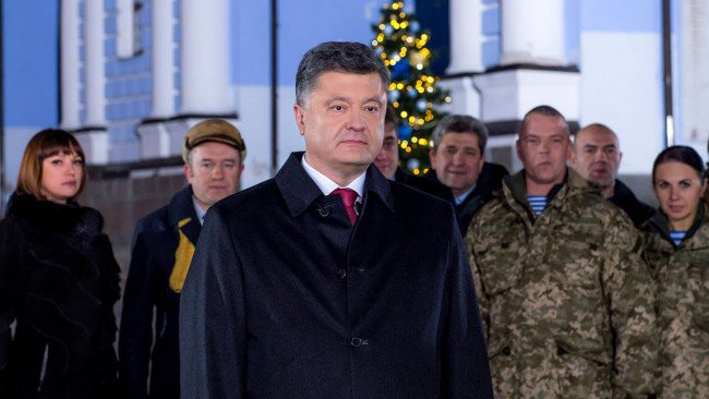 Порошенка з військовими