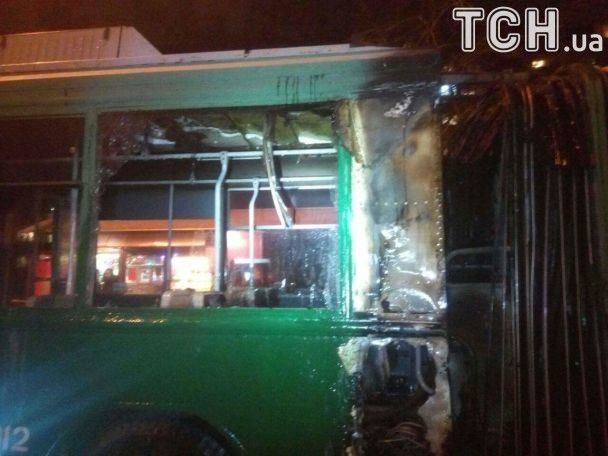 В Киеве загорелся троллейбус с пассажирами dqxikeidqxidqeant