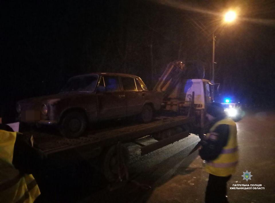 Пьяный водитель станцевал перед патрульными на капоте своего авто  dqxikeidqxidqrant