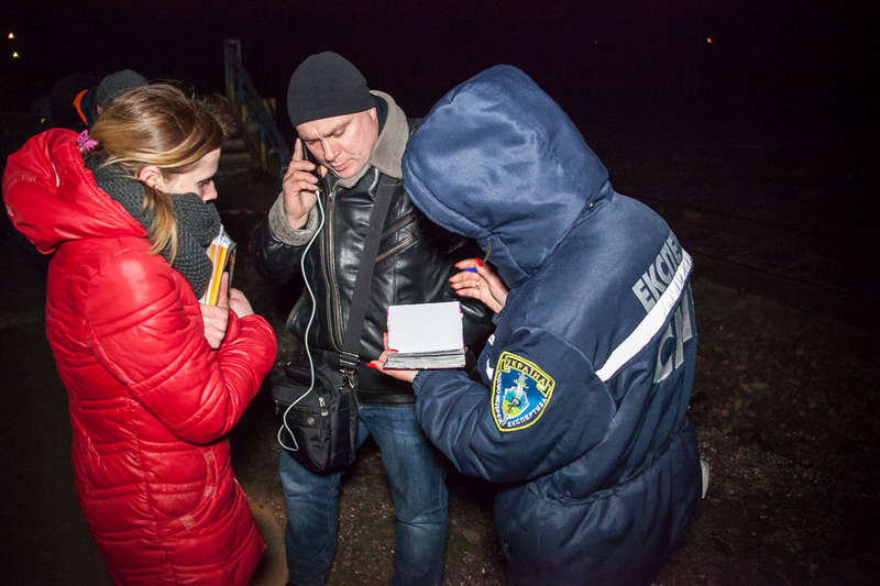 На месте работают полиция и судебно-медицинские эксперты На месте работают полиция и судебно-медицинские эксперты