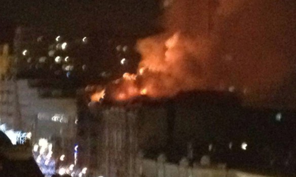 В центре Киева загорелось здание на ул. Богдана Хмельницкого