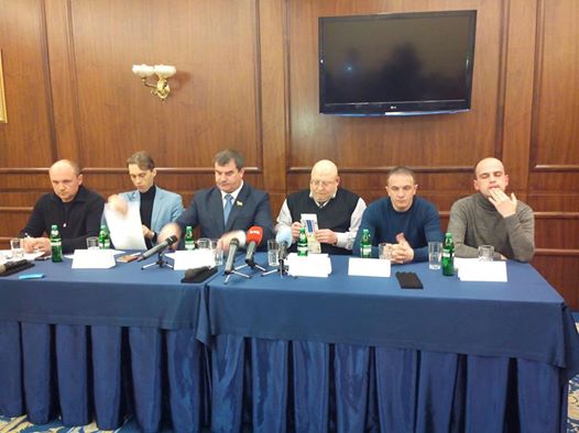 Image may contain: 6 people, indoor dqxikeidqxidqrant