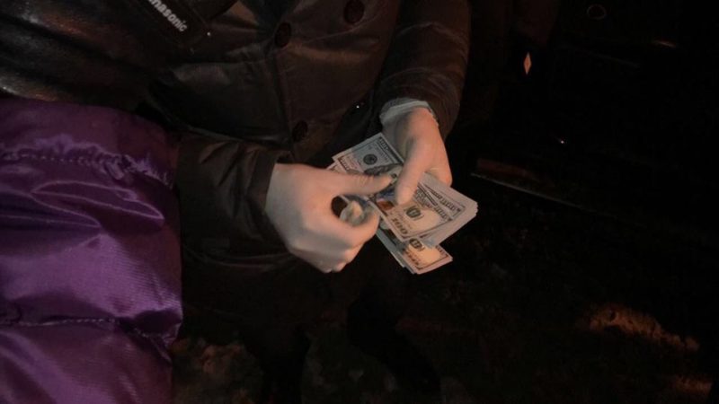 В Харькове чиновника-антикоррупционера задержали за взятку СБУ задержала за взятку