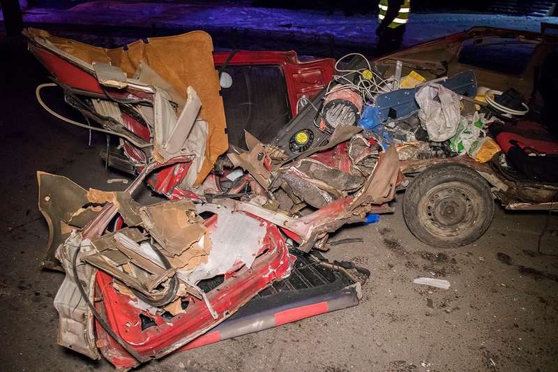 Автомобиль превратился в груду металлолома