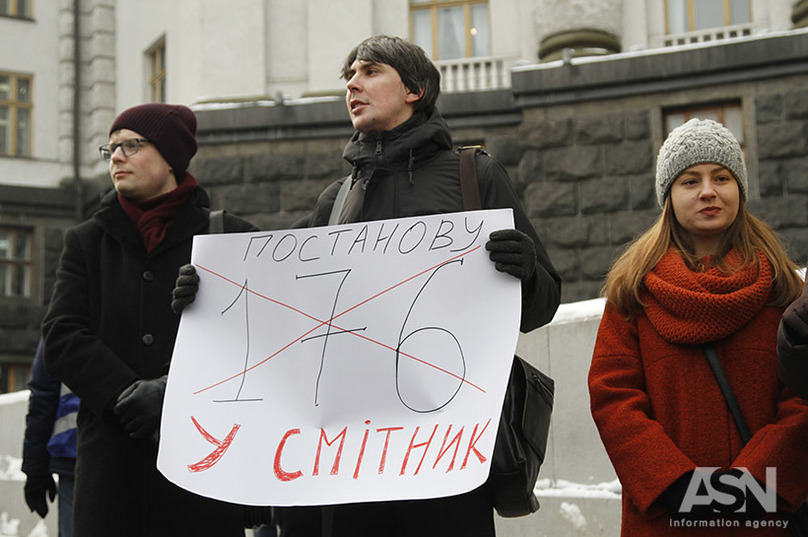 Под Кабмином требуют отставки министра соцполитики из-за ветеранских организаций