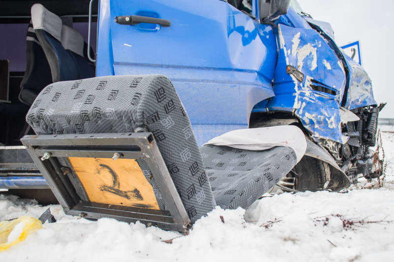 Mercedes слетел с дороги