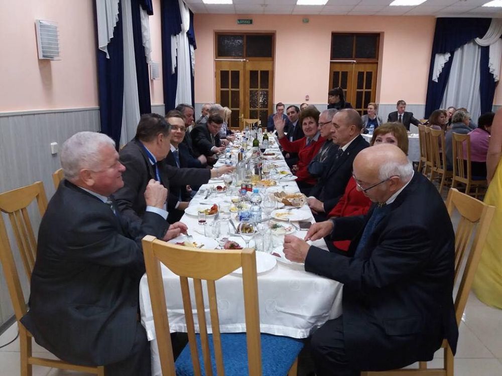 Застілля учасників конференції (Фото з соціальних мереж)