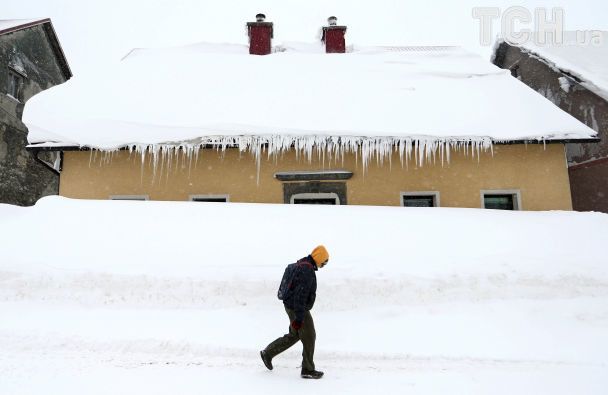 Массовые аварии, больше десятка жертв: в Европе бушует февральский холод