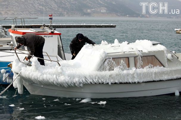 Массовые аварии, больше десятка жертв: в Европе бушует февральский холод