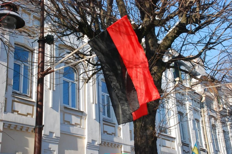 В центре Хмельницкого вывесили красно-черные флаги