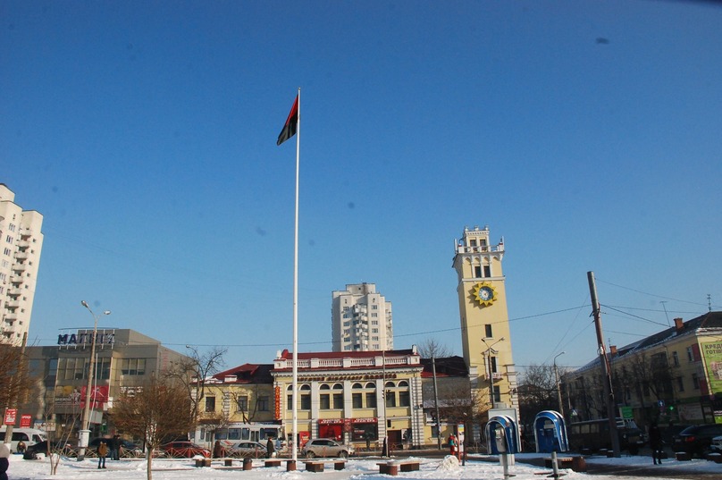 В центре Хмельницкого вывесили красно-черные флаги