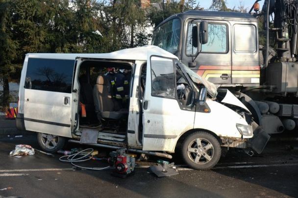 Ð ÐолÑÑе авÑо Ñ ÑкÑаинÑкими заÑобиÑÑанами влеÑело под колеÑа гÑÑзовика â еÑÑÑ Ð¿Ð¾Ð³Ð¸Ð±Ñие и ÑÑавмиÑованнÑе