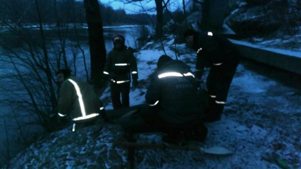 Жінка стрибнула з 45-метрового мосту на Житомирщині dqxikeidqxidqeant