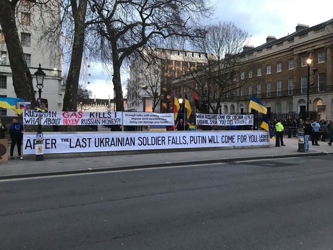 Антироссийский митинг в Лондоне: Когда упадет последний украинский солдат, Путин придет за вами 01 Антироссийский митинг в Лондоне: Когда упадет последний украинский солдат, Путин придет за вами 01 dqxikeidqxidqeant