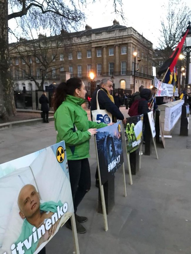 Антироссийский митинг в Лондоне: Когда упадет последний украинский солдат, Путин придет за вами 04 Антироссийский митинг в Лондоне: Когда упадет последний украинский солдат, Путин придет за вами 04