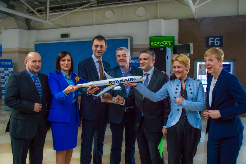 ÐеÑеговоÑÑ Ð²ÐµÐ»Ð¸ÑÑ Ð² оÑновном Ñ ÐладимиÑом ÐмелÑном (миниÑÑÑ Ð¸Ð½ÑÑаÑÑÑÑкÑÑÑÑ Ð£ÐºÑаинÑ), его командой и админиÑÑÑаÑией аÑÑопоÑÑов