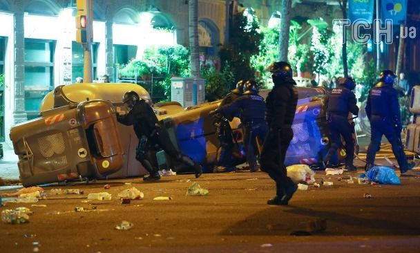 Ð ÐаÑалонии в ÑÑолкновениÑÑ
 пÑоÑеÑÑÑÑÑиÑ
 и полиÑии бÑли ÑÐ°Ð½ÐµÐ½Ñ 17 Ñеловек dqxikeidqxiqdzant