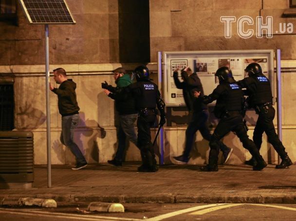 Ð ÐаÑалонии в ÑÑолкновениÑÑ
 пÑоÑеÑÑÑÑÑиÑ
 и полиÑии бÑли ÑÐ°Ð½ÐµÐ½Ñ 17 Ñеловек