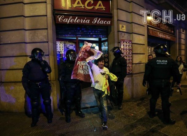 Ð ÐаÑалонии в ÑÑолкновениÑÑ
 пÑоÑеÑÑÑÑÑиÑ
 и полиÑии бÑли ÑÐ°Ð½ÐµÐ½Ñ 17 Ñеловек