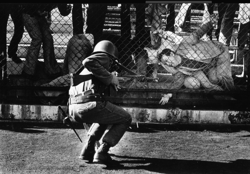 Генеральный секретарь Международного движения юристов-католиков Леопольд Торрес Бурсо, генеральный секретарь Международной федерации прав человека Мишель Блюм, генеральный секретарь Международной ассоциации юристов-демократов Жоэ Норман опубликовали после недельной поездки по Чили совместное заявление, в котором говорилось, что массовые нарушения прав человека в Чили «приближаются к геноциду в том виде, как он определен в конвенции ООН».