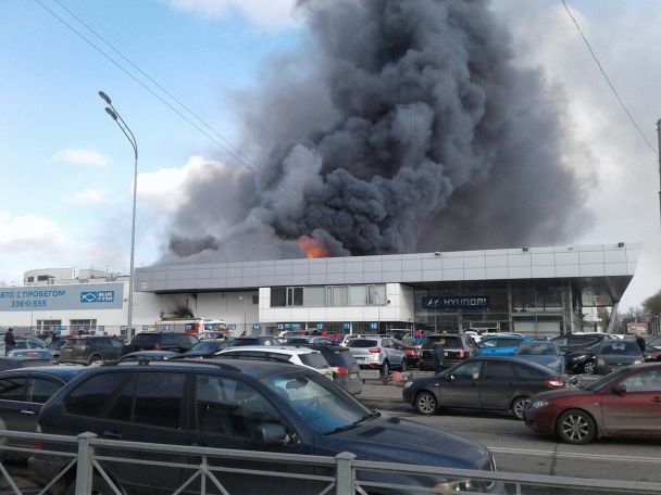 Ð’ Ð¡Ð°Ð½ÐºÑ‚-ÐŸÐµÑ‚ÐµÑ€Ð±ÑƒÑ€Ð³Ðµ Ð²ÑÐ¿Ñ‹Ñ…Ð½ÑƒÐ» Ð°Ð²Ñ‚Ð¾Ñ†ÐµÐ½Ñ‚Ñ€ Hyundai