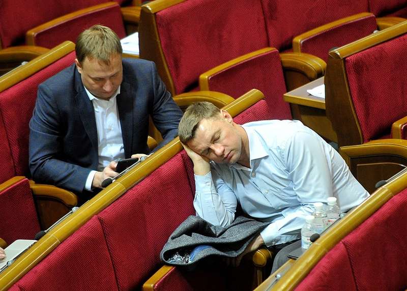 Народные депутаты в сессионном зале парламента. Источник фото – «Народна правда» dqxikeidqxidqeant