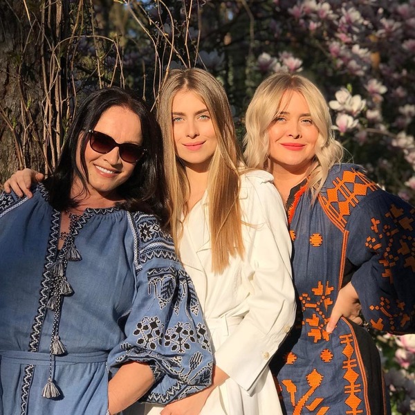 РоÑаÑÑ Ð² магнолиÑÑ
. 70-леÑнÑÑ Ð¿ÐµÐ²Ð¸Ñа поÑÑÑÑла ÑнÑм видом