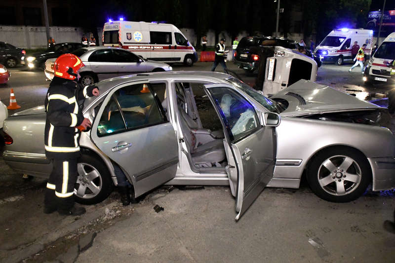   , Mercedes     dqxikeidqxidqrant