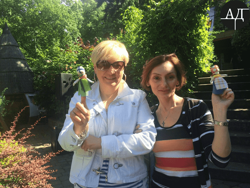 Можете смеяться сколько хотите, но "очищение банковской системы" происходило при помощи этих самых кукол. Их использует и Рожкова, и ее подруга, экс-глава НБУ Валерия Гонтарева.