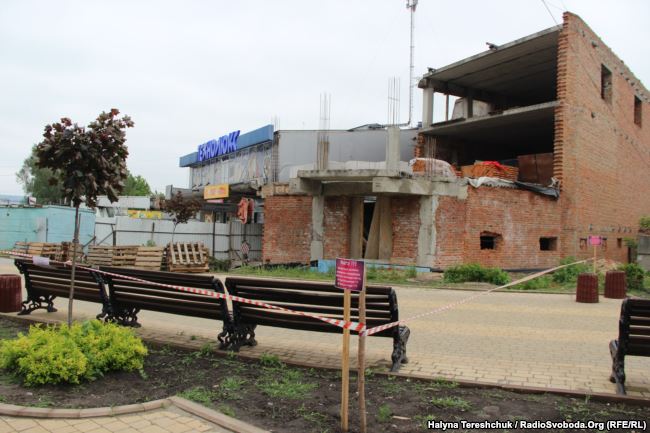 Суперечлива забудова