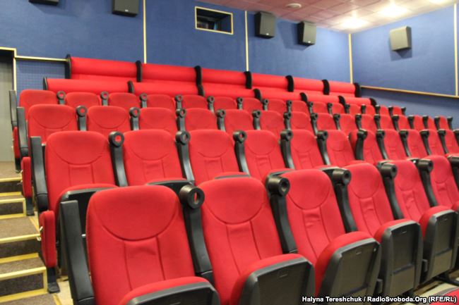 Зал кінотеатру