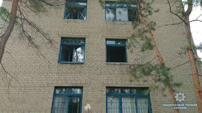 Боевики открыли артиллерийский огонь по Торецку, повреждены медучреждения - 126904 Боевики открыли артиллерийский огонь по Торецку, повреждены медучреждения - фото 126904 dqxikeidqxidqrant