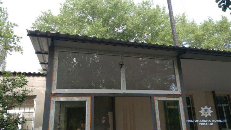 Боевики открыли артиллерийский огонь по Торецку, повреждены медучреждения - 126905 Боевики открыли артиллерийский огонь по Торецку, повреждены медучреждения - фото 126905