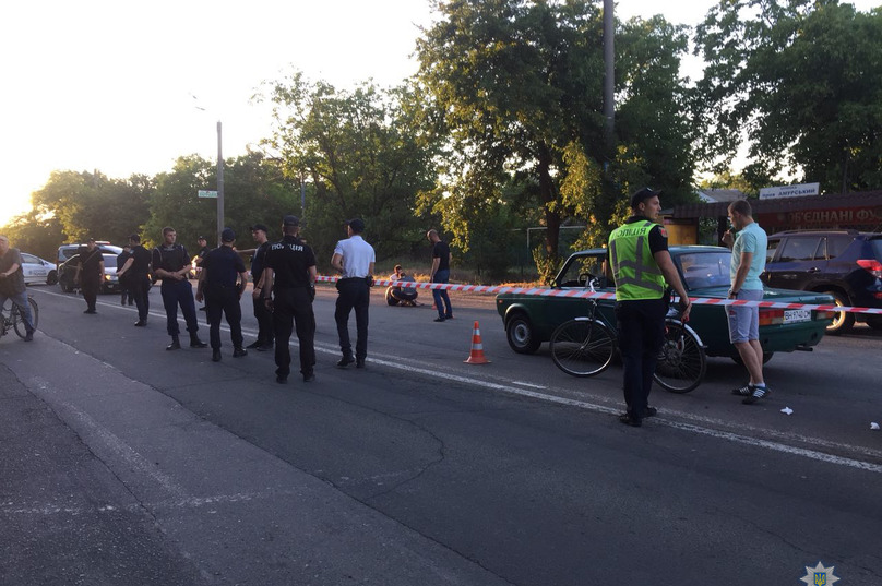 Ð’ ÐžÐ´ÐµÑÑÐµ ÑÑ‚Ð°Ñ€ÑƒÑ…Ð° Ð½Ð° Ð´Ð¶Ð¸Ð¿Ðµ ÑƒÐ±Ð¸Ð»Ð° Ð¼Ð¾Ð»Ð¾Ð´ÑƒÑŽ Ð´ÐµÐ²ÑƒÑˆÐºÑƒ Ñ Ñ€ÐµÐ±ÐµÐ½ÐºÐ¾Ð¼. Ð›ÑŽÐ´Ð¸ Ð¿Ð¾Ð´Ð½ÑÐ»Ð¸ Ð±ÑƒÐ½Ñ‚ (Ñ„Ð¾Ñ‚Ð¾, Ð²Ð¸Ð´ÐµÐ¾) 