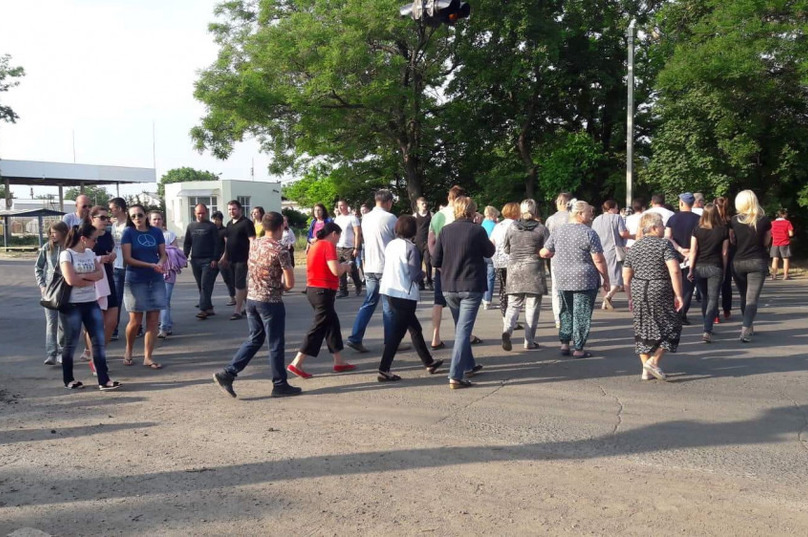 Ð’ ÐžÐ´ÐµÑÑÐµ ÑÑ‚Ð°Ñ€ÑƒÑ…Ð° Ð½Ð° Ð´Ð¶Ð¸Ð¿Ðµ ÑƒÐ±Ð¸Ð»Ð° Ð¼Ð¾Ð»Ð¾Ð´ÑƒÑŽ Ð´ÐµÐ²ÑƒÑˆÐºÑƒ Ñ Ñ€ÐµÐ±ÐµÐ½ÐºÐ¾Ð¼. Ð›ÑŽÐ´Ð¸ Ð¿Ð¾Ð´Ð½ÑÐ»Ð¸ Ð±ÑƒÐ½Ñ‚ (Ñ„Ð¾Ñ‚Ð¾, Ð²Ð¸Ð´ÐµÐ¾) 