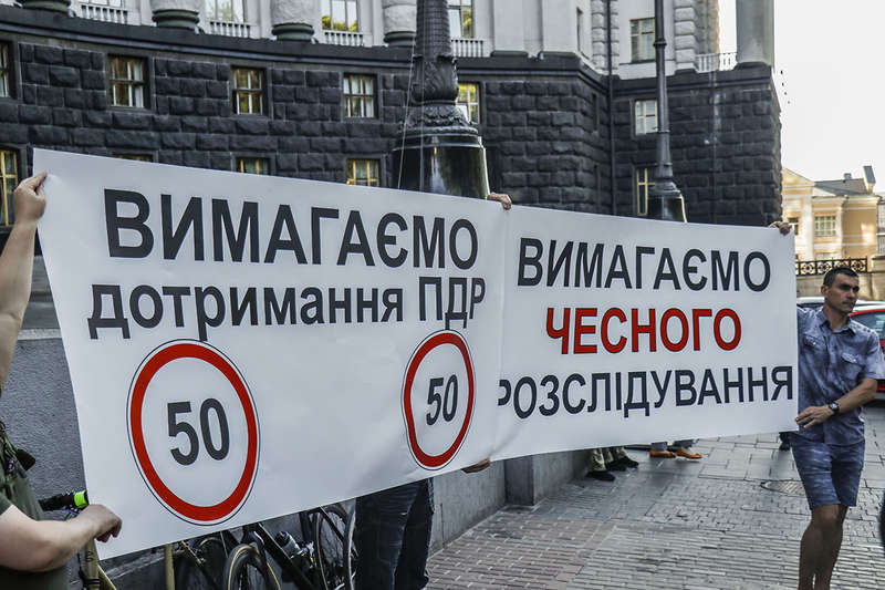 Ð£Ñ‡Ð°ÑÑ‚Ð½Ð¸ÐºÐ¸ Ð°ÐºÑ†Ð¸Ð¸ Ð¿Ñ€Ð¸ÑˆÐ»Ð¸ Ð¿Ð¾Ð´ ÐšÐ°Ð±Ð¼Ð¸Ð½ Ñ Ð¿Ð»Ð°ÐºÐ°Ñ‚Ð°Ð¼Ð¸