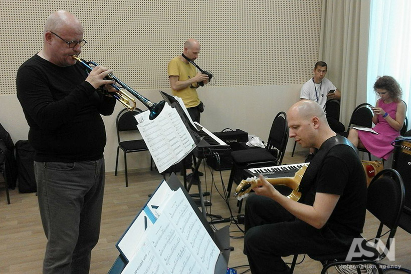 Ñ€ÐµÐ¿ÐµÑ‚Ð¸Ñ†Ð¸Ñ, Ð¾Ñ€ÐºÐµÑÑ‚Ñ€, Ð¿Ñ€ÐµÐ·Ð¸Ð´ÐµÐ½Ñ‚ÑÐºÐ¸Ð¹, Ð’Ð°Ð»ÑŒÑ‚Ñ†Ð¸Ð½Ð³, Ð›Ð°Ð±Ð¾Ñ€ÑŒÐµ, Ð³Ð°ÑÑ‚Ñ€Ð¾Ð»Ð¸, Ð“Ñ€ÑÐ¼Ð¼Ð¸, Ñ„ÐµÑÑ‚Ð¸Ð²Ð°Ð»ÑŒ, Ð¼ÑƒÐ·Ñ‹ÐºÐ°