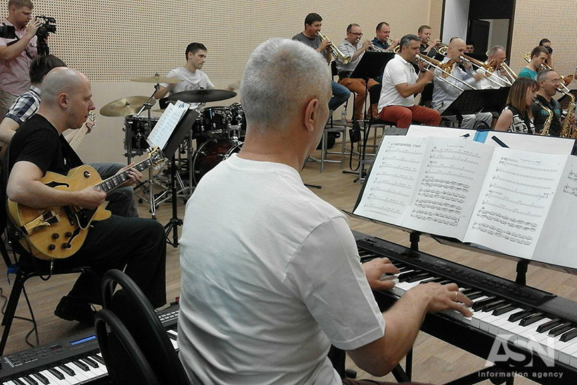 Ñ€ÐµÐ¿ÐµÑ‚Ð¸Ñ†Ð¸Ñ, Ð¾Ñ€ÐºÐµÑÑ‚Ñ€, Ð¿Ñ€ÐµÐ·Ð¸Ð´ÐµÐ½Ñ‚ÑÐºÐ¸Ð¹, Ð’Ð°Ð»ÑŒÑ‚Ñ†Ð¸Ð½Ð³, Ð›Ð°Ð±Ð¾Ñ€ÑŒÐµ, Ð³Ð°ÑÑ‚Ñ€Ð¾Ð»Ð¸, Ð“Ñ€ÑÐ¼Ð¼Ð¸, Ñ„ÐµÑÑ‚Ð¸Ð²Ð°Ð»ÑŒ, Ð¼ÑƒÐ·Ñ‹ÐºÐ°