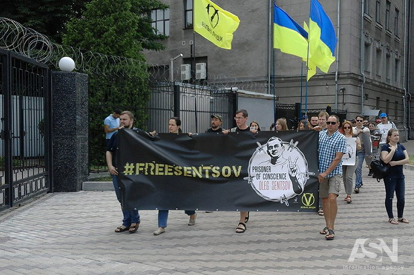 ÑенÑов, вÑлÑнÑ, лÑди, поÑолÑÑÑво, ÑоÑÑиÑ, пÑÑин, ÑемпионаÑ, миÑа, ÑенÑов, жмайло, кÑзан dqxikeidqxidqeant