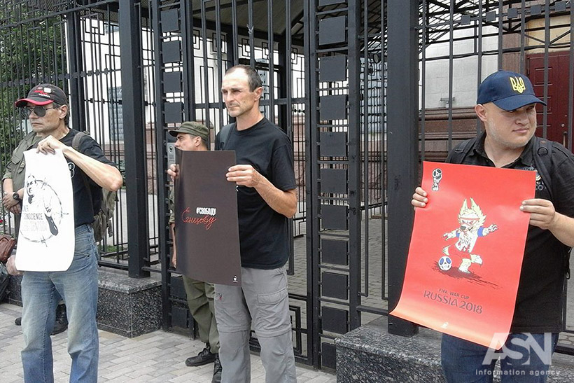 ÑенÑов, вÑлÑнÑ, лÑди, поÑолÑÑÑво, ÑоÑÑиÑ, пÑÑин, ÑемпионаÑ, миÑа, ÑенÑов, жмайло, кÑзан